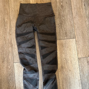 Wowmns Lululemon ‎ leggings size 4